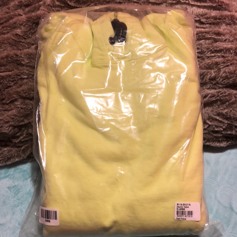 Men’s classic pullover hoodie